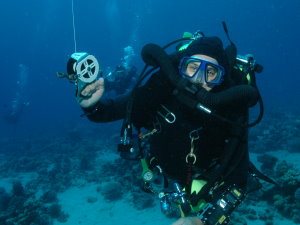 Rebreather diver with deployed DSMB