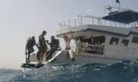 Dive boat