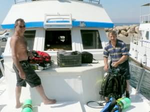 George Ionita and Rod prepare on Laila One Tec divers on bow