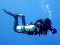 Sidemount diver