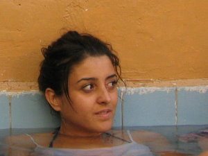 Enas in the rinsing tub