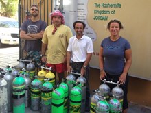 Tec divers with tanks