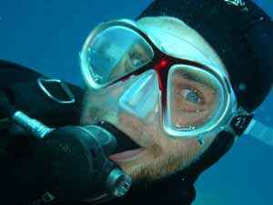 Izz diving