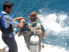 Mohammed helping divers
