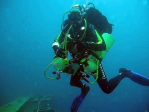 Decompressing on the Cedar Pride wreck